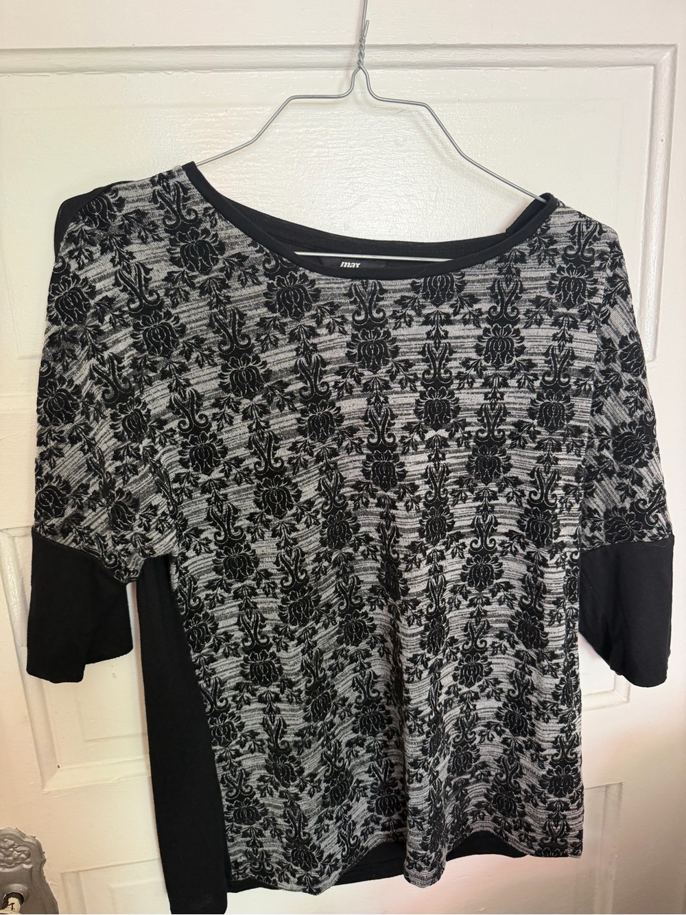 Women's Black and Gray Patterned Short Sleeve Top